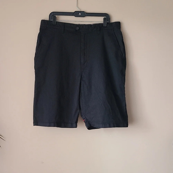 Volcom mens shorts sz.36  black/white striped - Picture 1 of 14